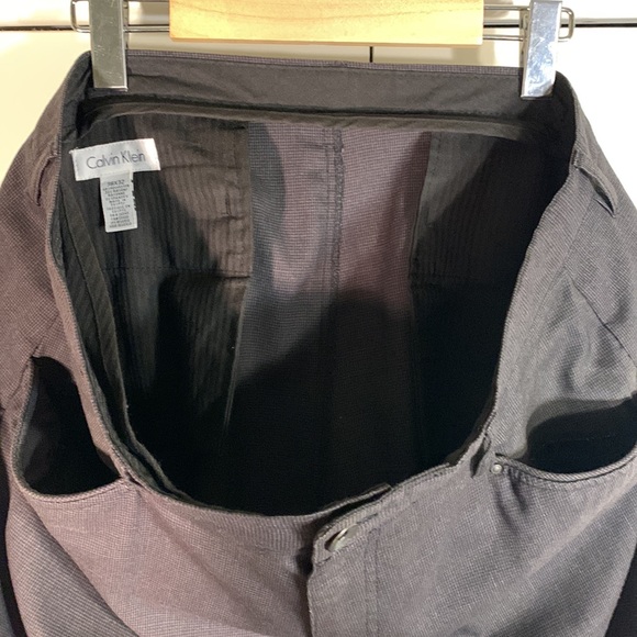 Calvin Klein (38”x32”) - Picture 13 of 16